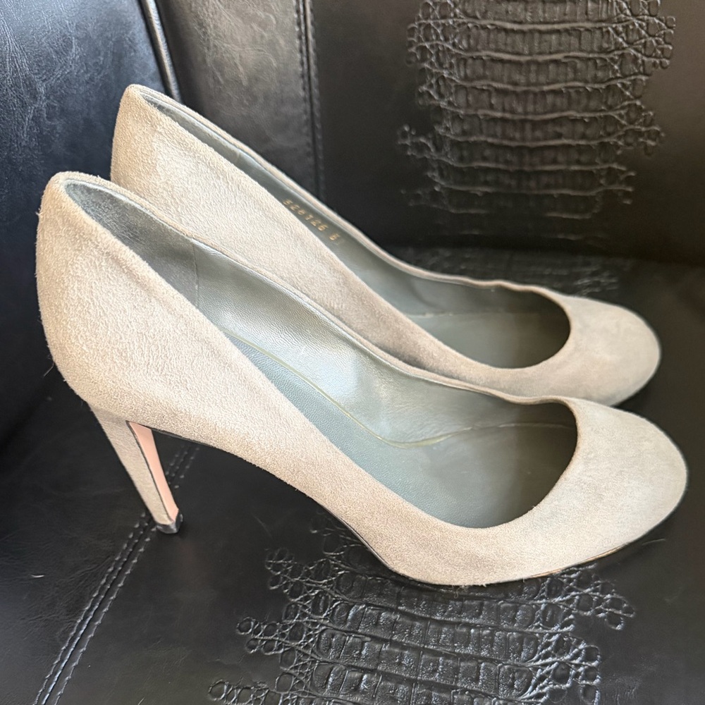Vintage Gucci Women's Suede Pump, size 7